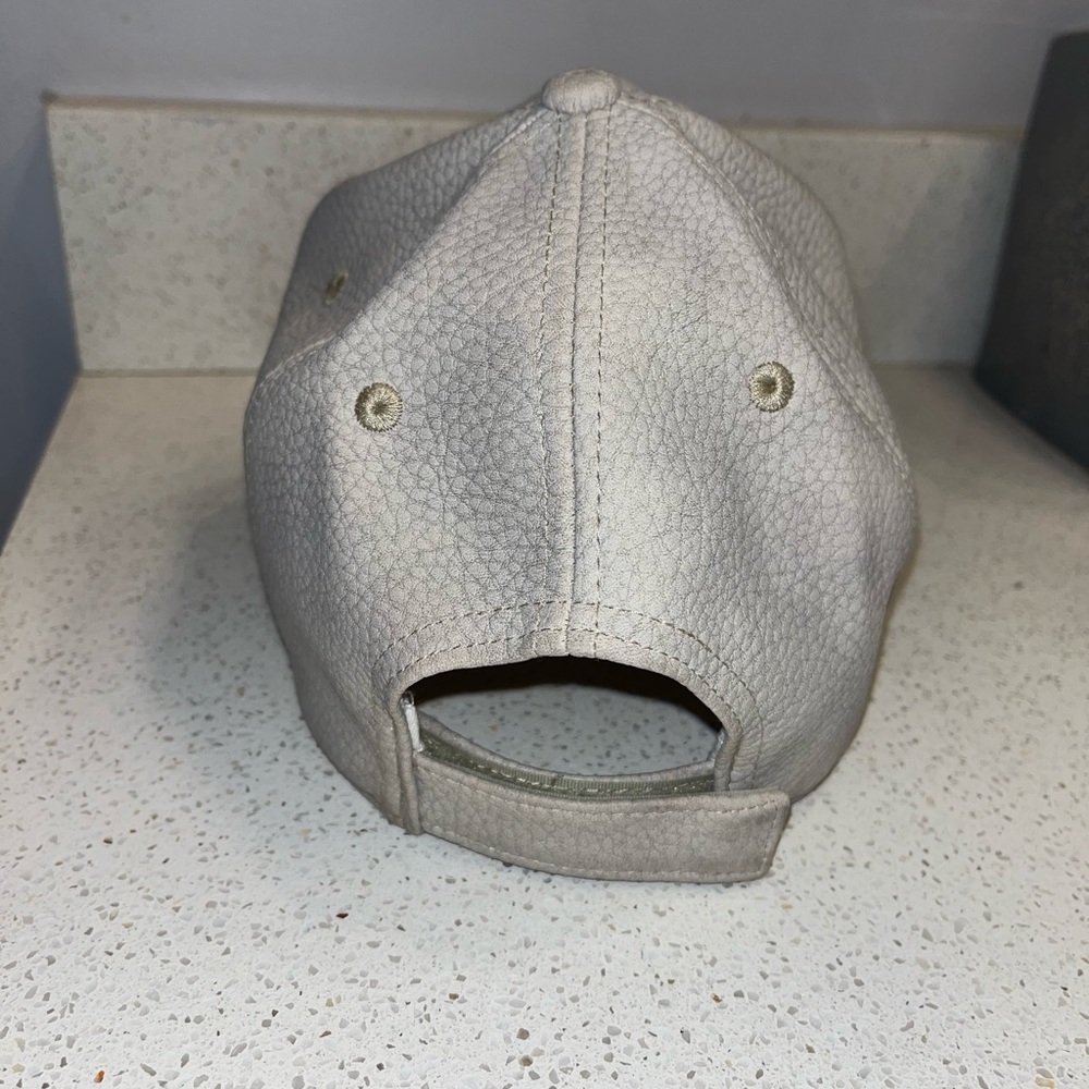 Cream leather hat - Picture 3 of 4